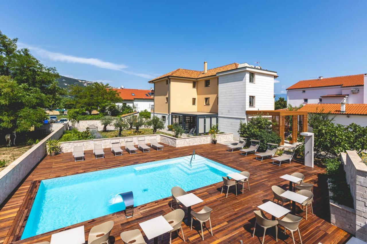 Hotel Vila Iris Baska 2 Esterno foto